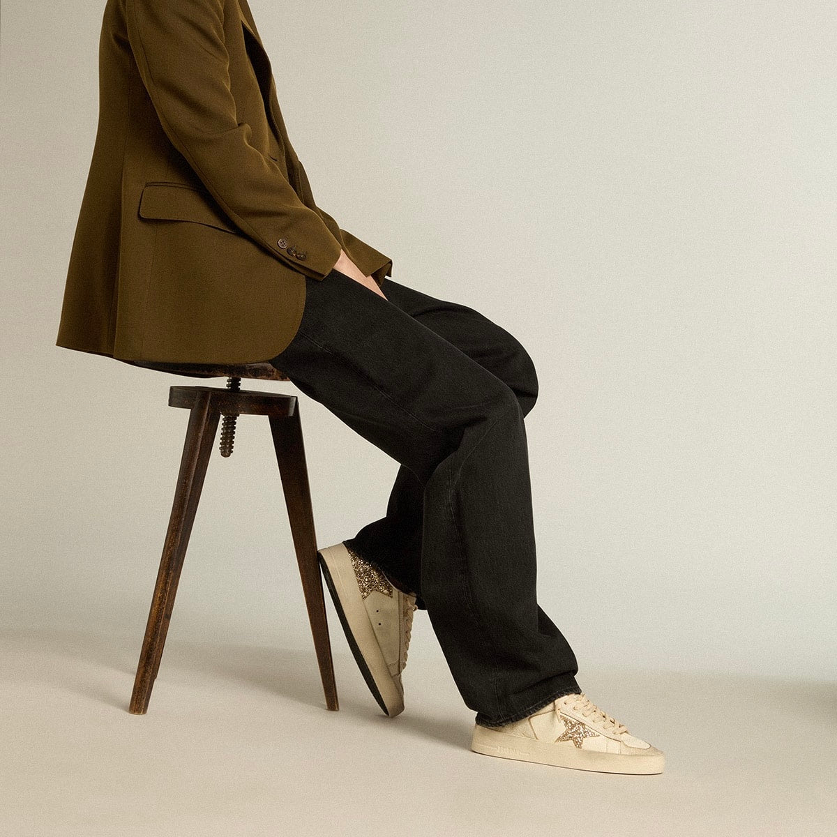 Golden Goose Stardan in ecru nappa leather with gold glitter star and heel tab(Women's)