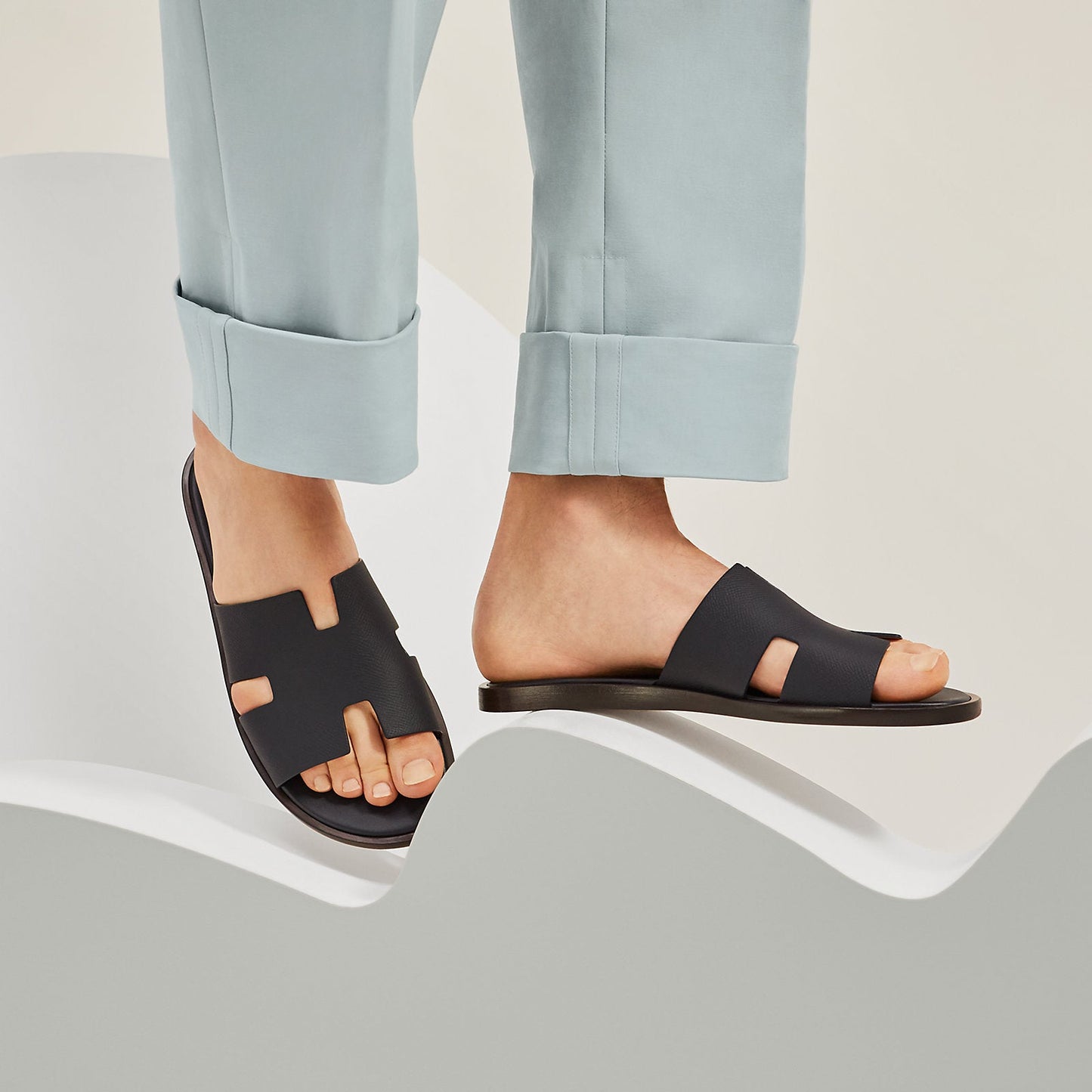 Hermès Izmir sandal 'Marine'